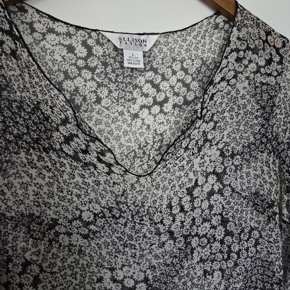 Allison Taylor 100% Silk Floral Blouse - Picture 7 of 7